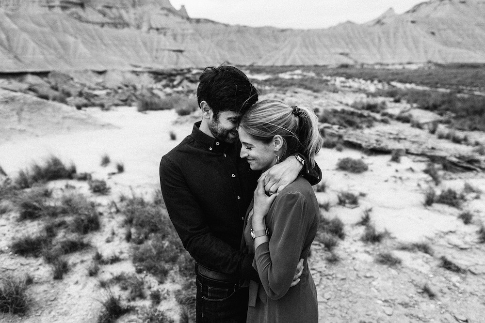 couple-session-emma-olivier-desert-bardenas-reales-rosefushiaphotographie069