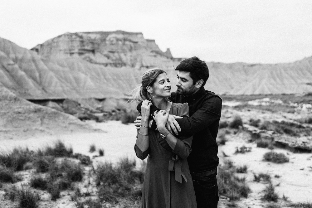 couple-session-emma-olivier-desert-bardenas-reales-rosefushiaphotographie071