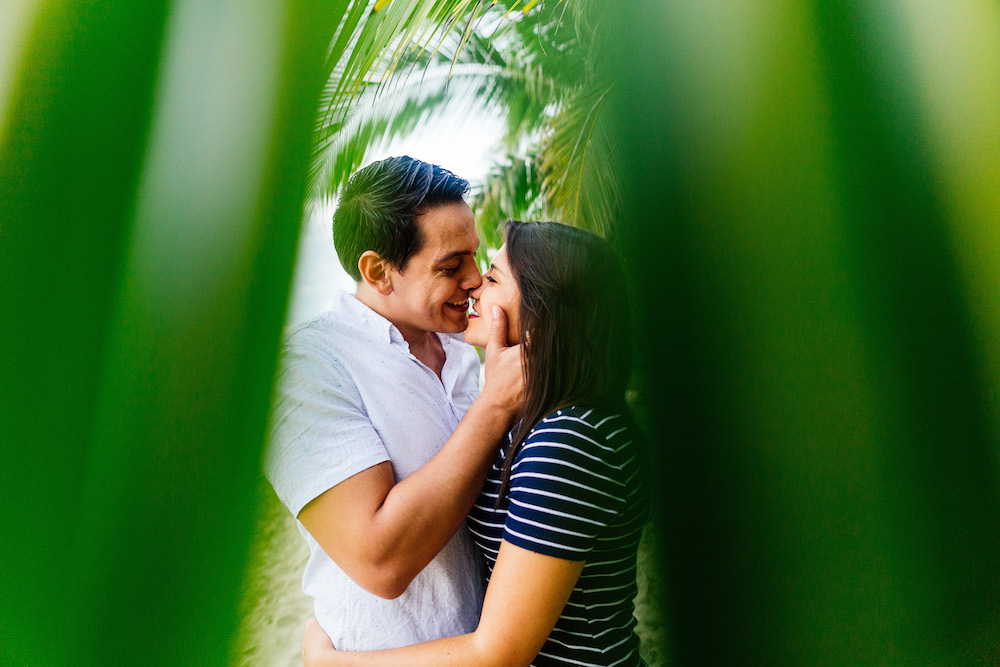 love-session-analaura-kenneth-costa-rica-caribbean-cost-rosefushiaphotographie30